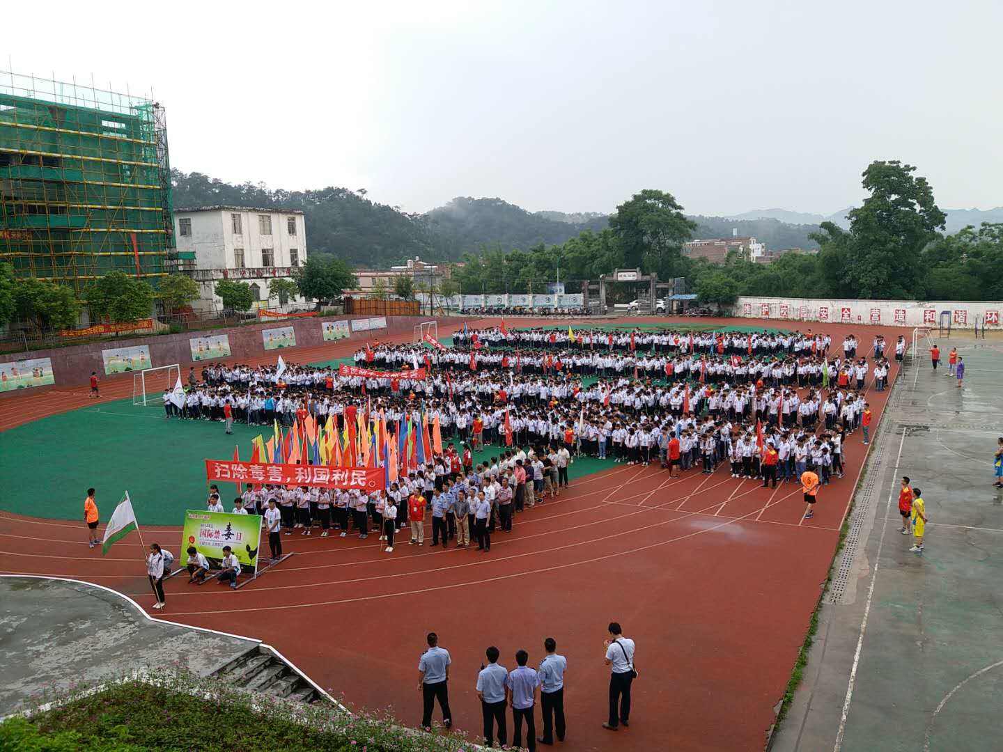 怀集县诗洞镇初级中学图片