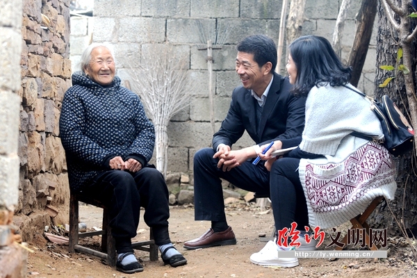 13日一早,沂蒙紅嫂祖秀蓮後人,沂水縣院東頭鎮桃棵子村黨支部書記張在