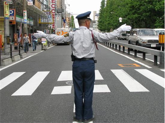 日本交警服装图片