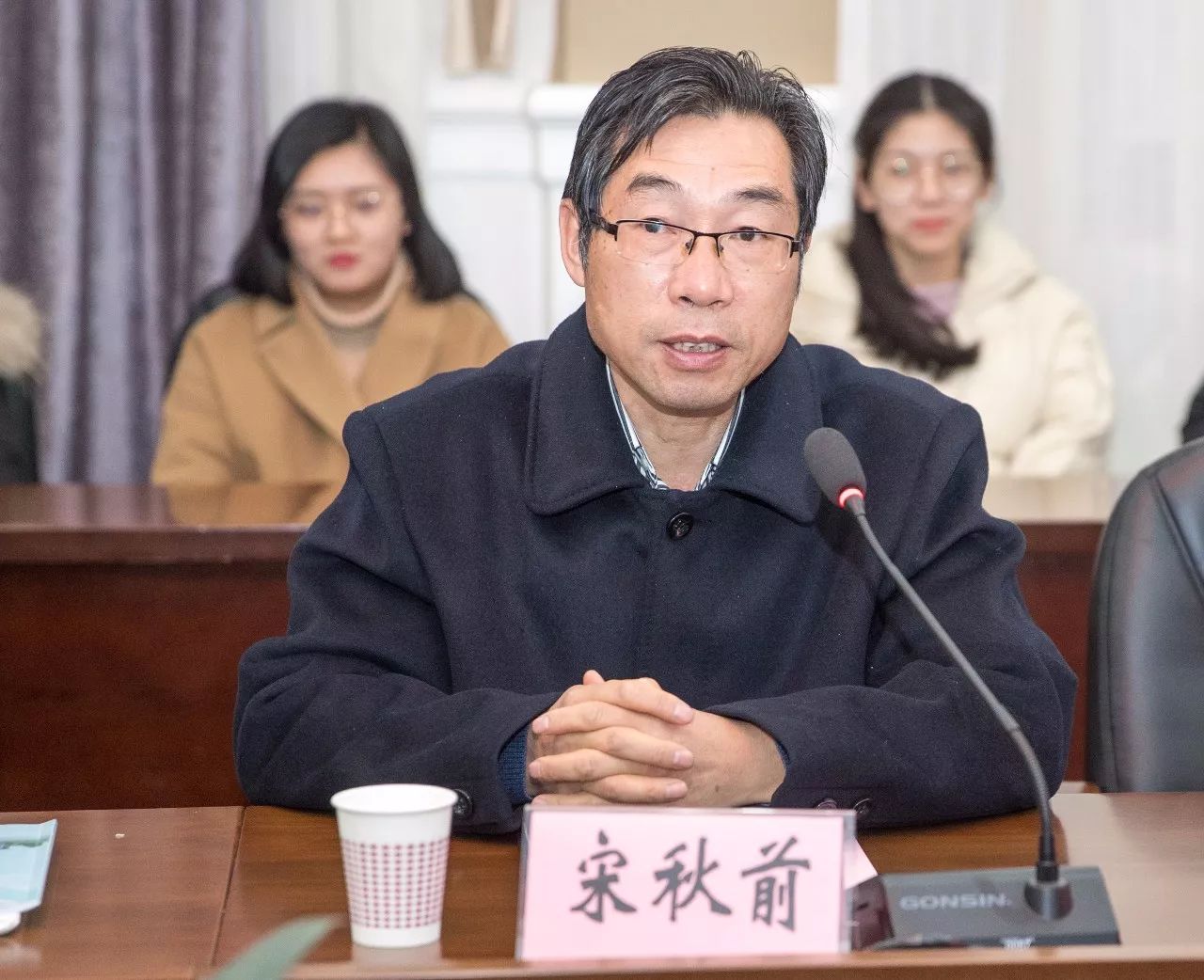 仪式开始,浙江海洋大学人文学院,教师教育学院党委书记宋秋前首先发表