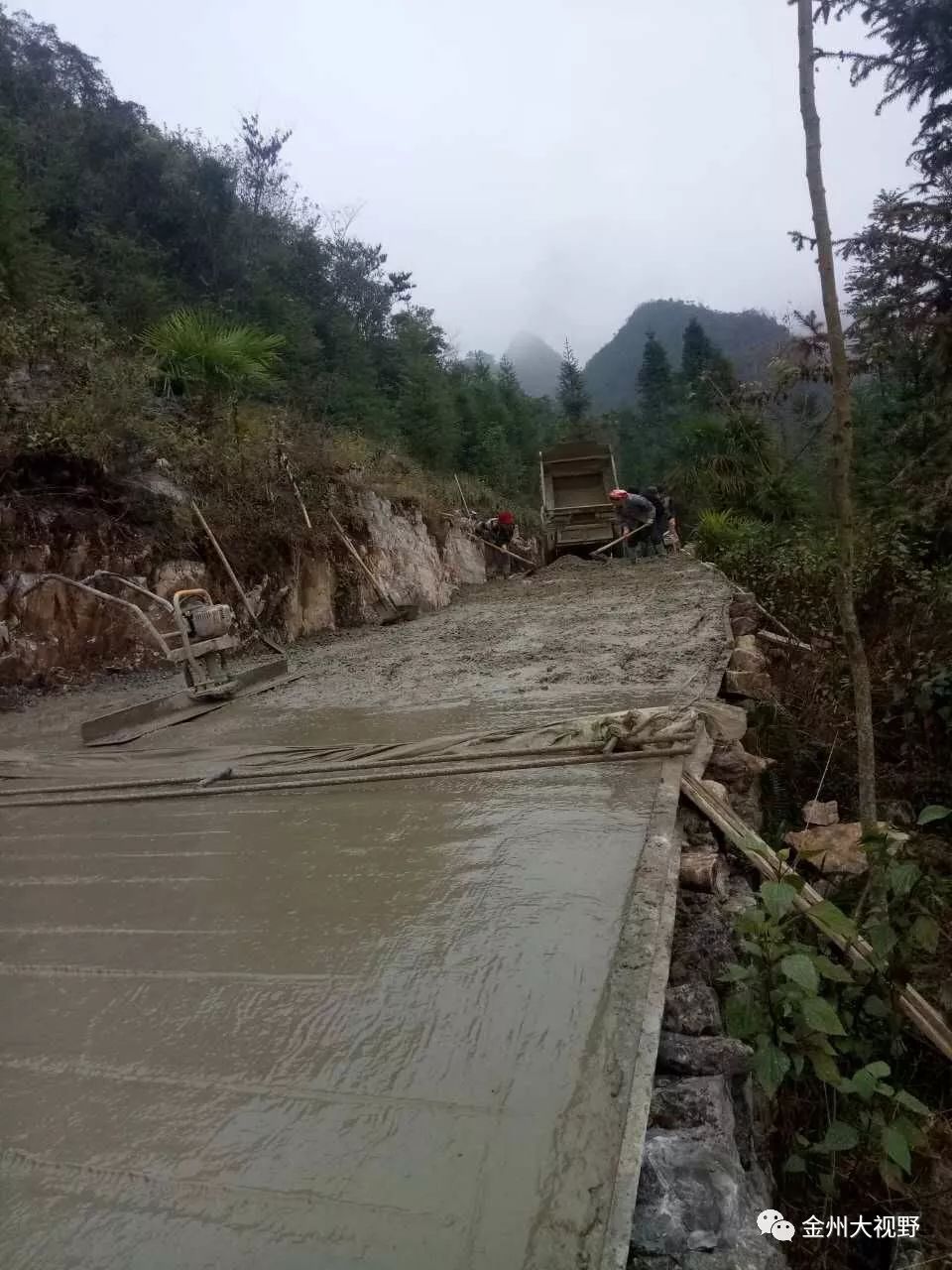 捧乍镇:老厂村民双手筑起脱贫致富路