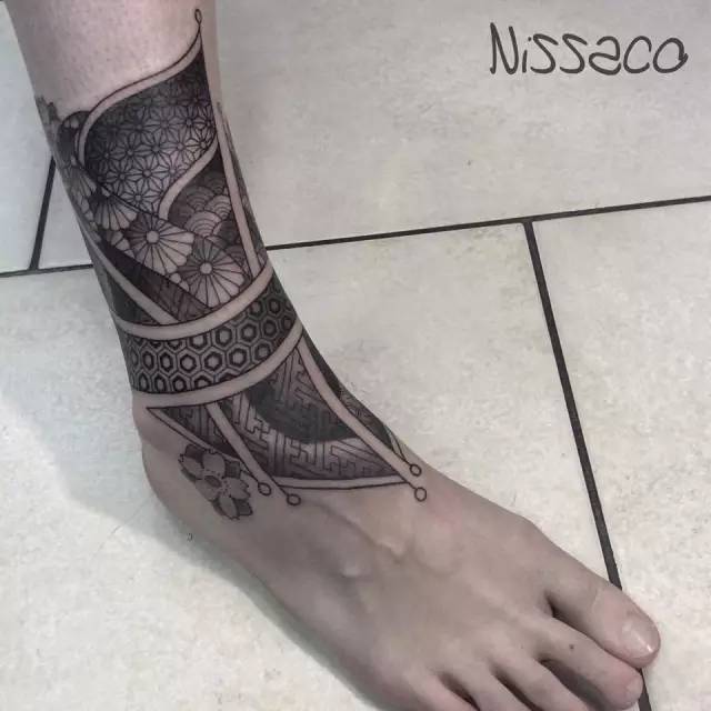 脚部纹身简单的刺青使你拥有独一无二的美足