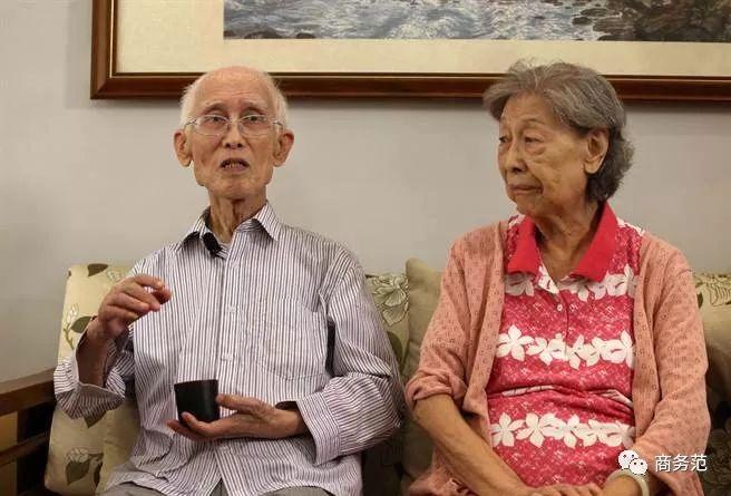 90歲余光中走了:和妻子結婚61年,衣品氣質堪稱學者典範