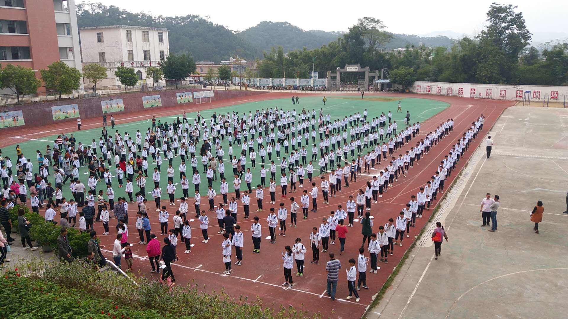 怀集县诗洞镇初级中学图片