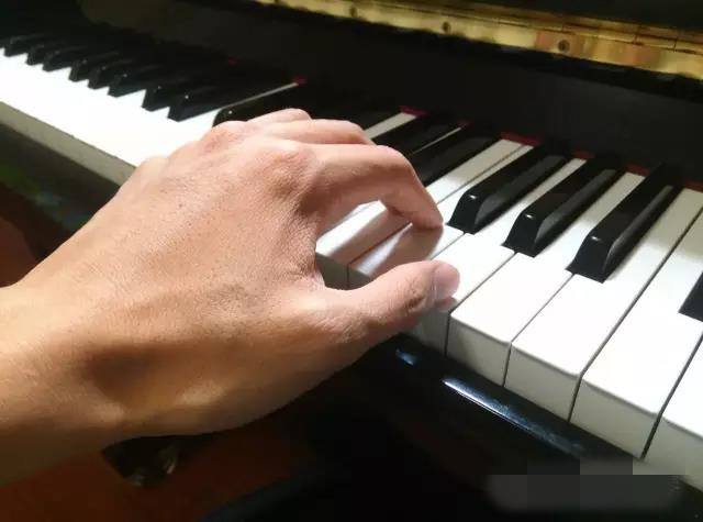布什戈尔茨钢琴丨五指训练:让你的手指在钢琴上"跳舞"