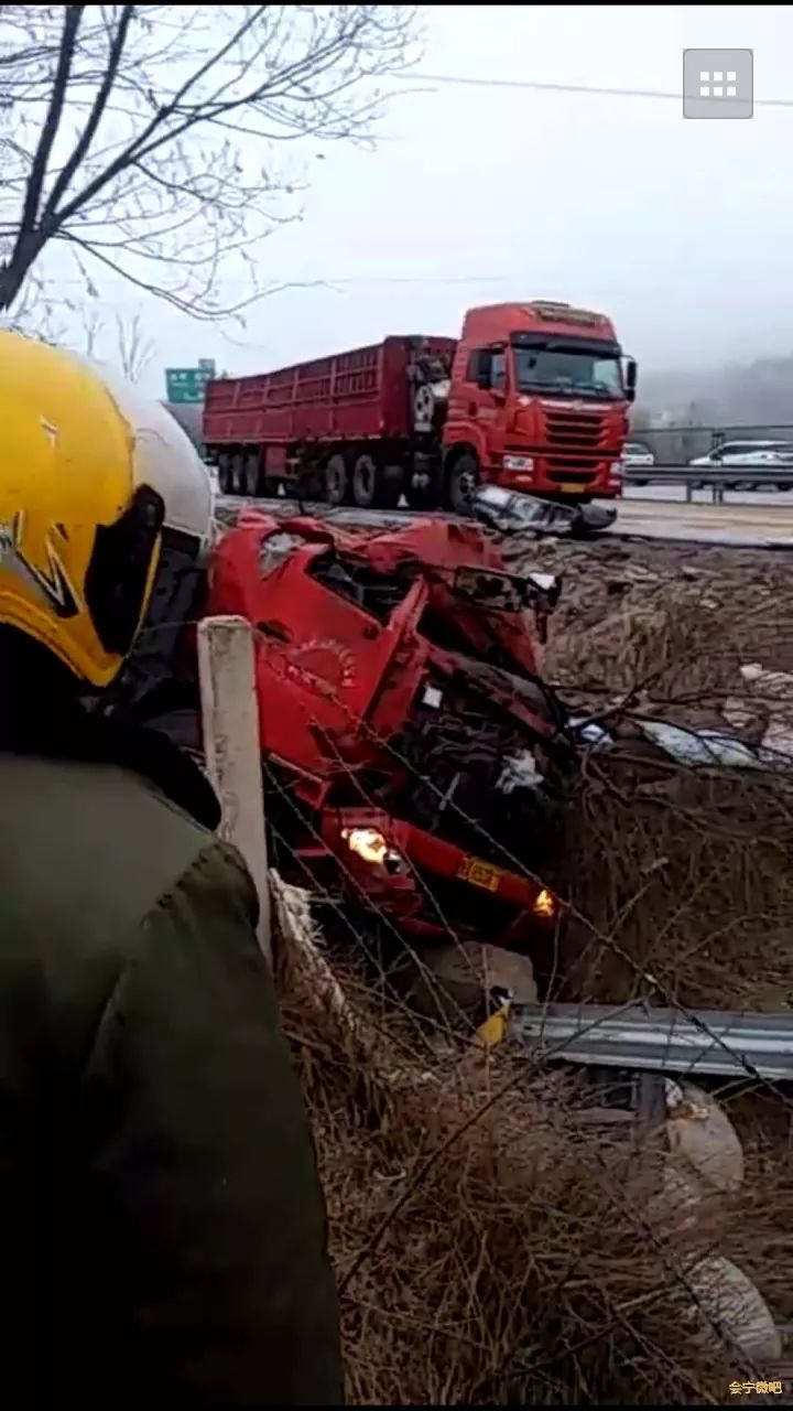 甘肃高速发生5起车祸,入冬后!道路易结冰,这些你一定注意.