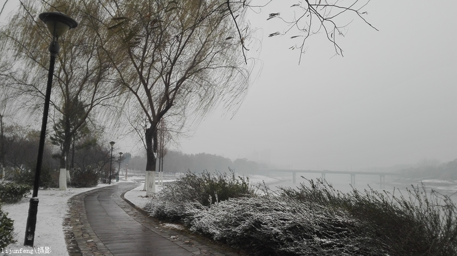 漯河今冬首场人工增雪手机实拍雪景点缀沙澧风光甚是迷人