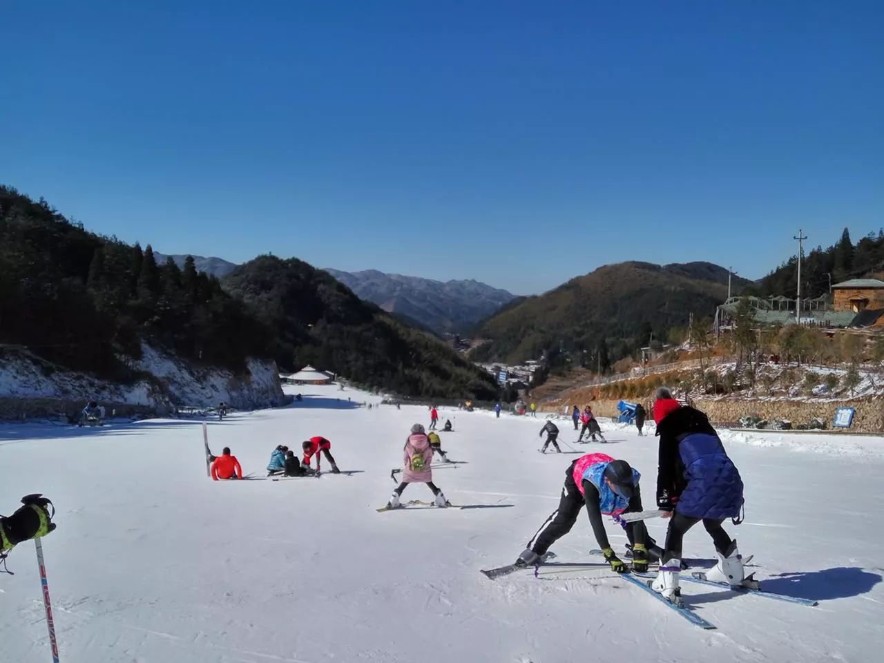 铜铃山滑雪场图片