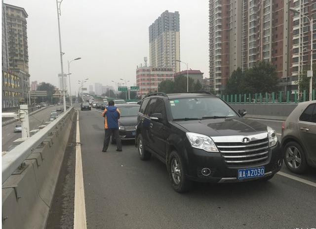 邁騰追尾帶流氓鉤的哈弗h5,車主:下車後看到兩車差距就想打人