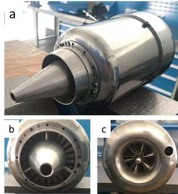 中国航发商发增材制造微型涡喷发动机整机装配效果展示(a)整体(b)
