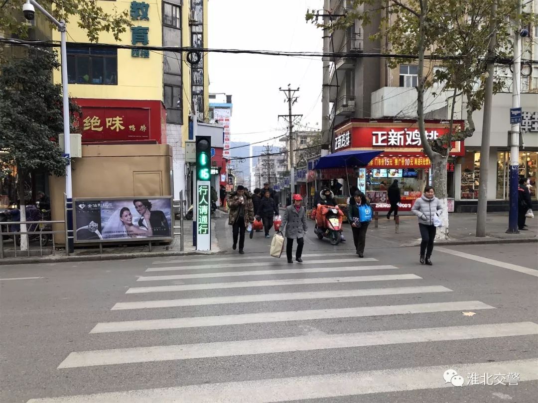 淮北马路惊现触摸式人行过街红绿灯什么鬼快看