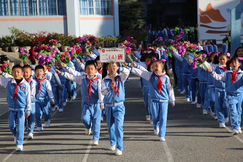 冬運會奮力拼搏賽場捧得榮譽而歸保山市實驗小學舉行第三十九屆冬季