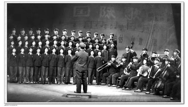 一代芳华中国人民解放军2348文工团难得一见的老照片