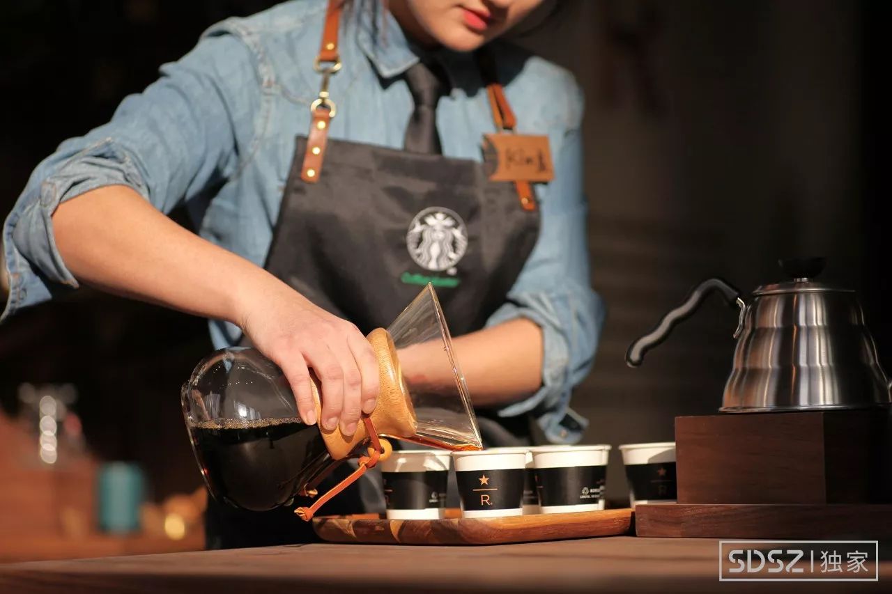 星巴克标志的女人是谁图片