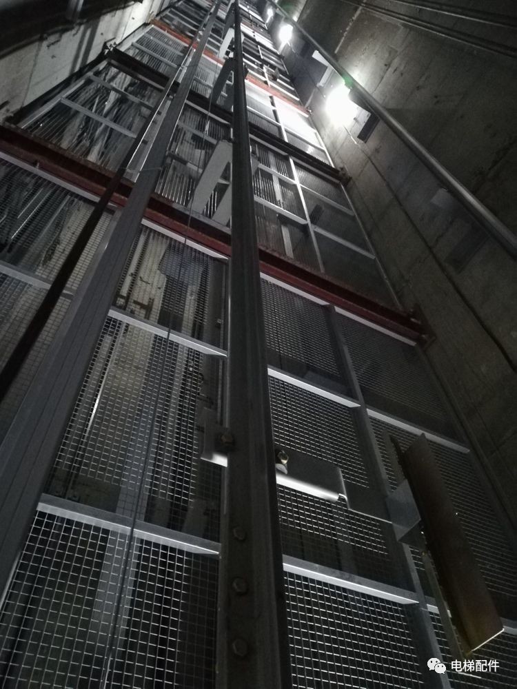 施工电梯导轨架图片图片