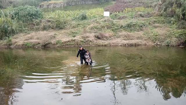 遂寧蓬溪一婦女在廁所產子後,竟帶著嬰兒跳河!