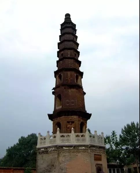 《长安县志》中称铁塔寺为"唐千福寺,这里说的千福寺即章怀太子宅.