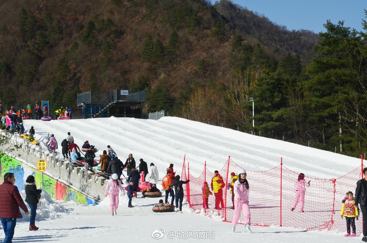 目前陝南川北地區規模頂級的國際滑雪場,擁有雪地摩托車和中高級滑道