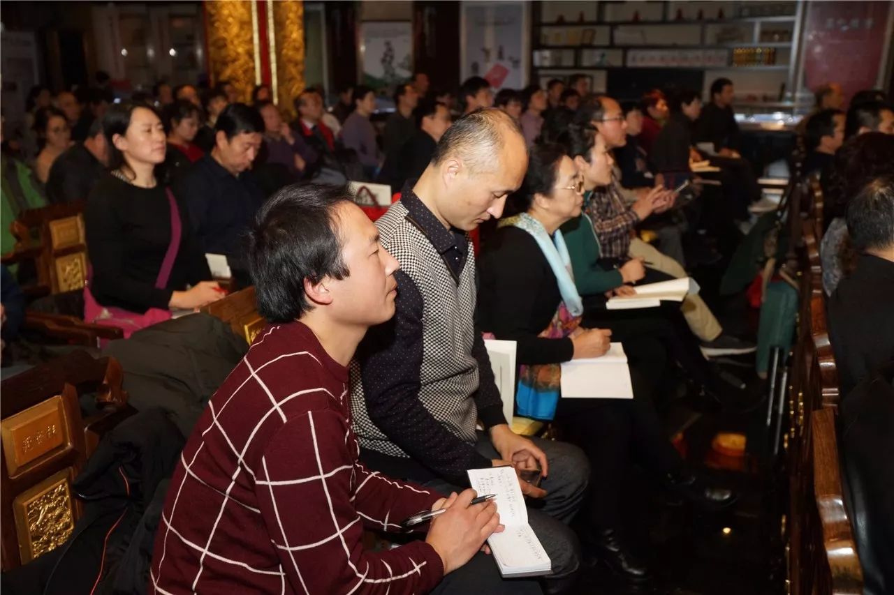 讲座中,彭砺志就《书法与文学之互文性关系探讨,从书法和文学现象的