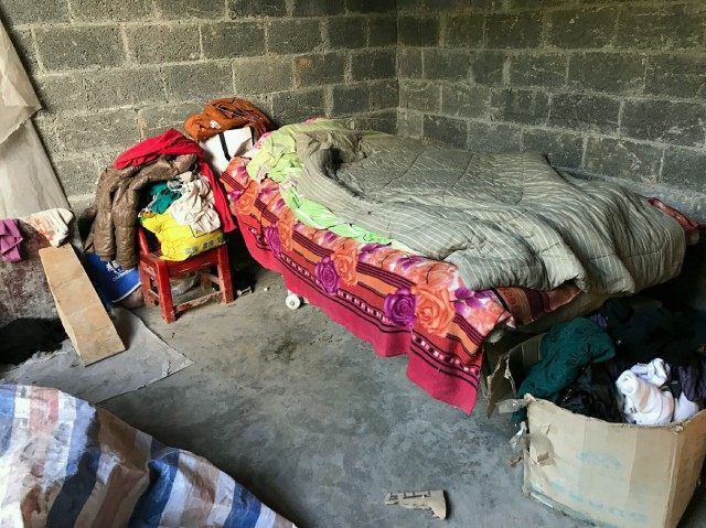 贫困山区的床图片