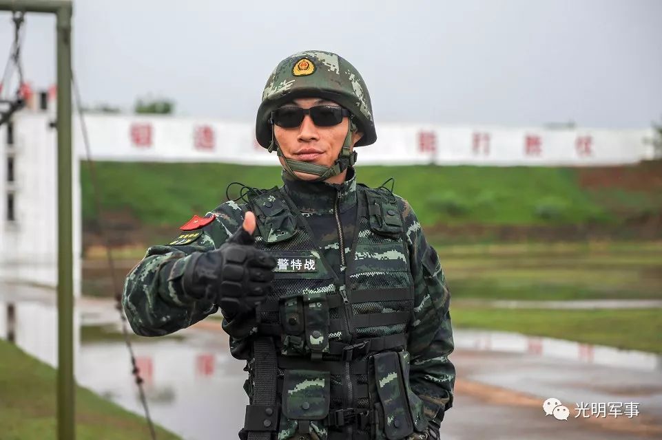 危急时刻站出来关键时刻豁出去他就是中国武警十大忠诚卫士吴腾飞内附