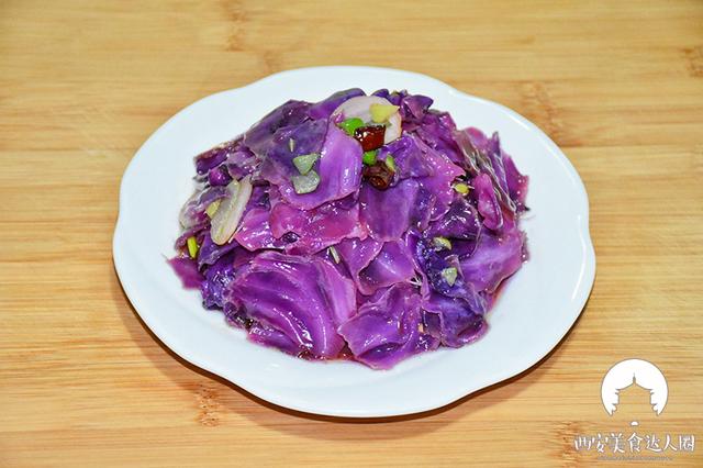 松树伞蘑菇焯水变紫色图片