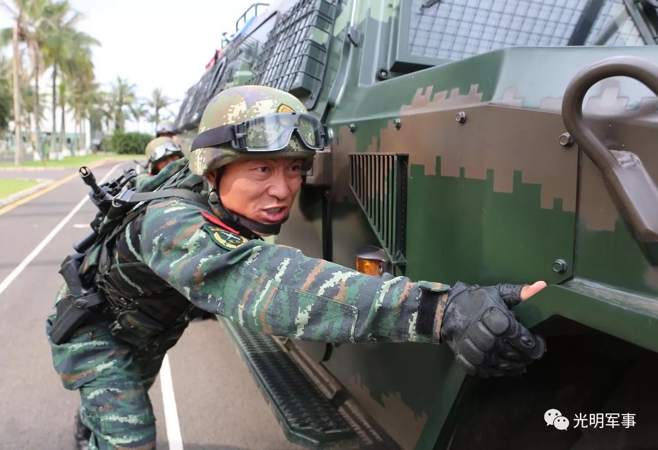 危急时刻站出来关键时刻豁出去他就是中国武警十大忠诚卫士吴腾飞内附