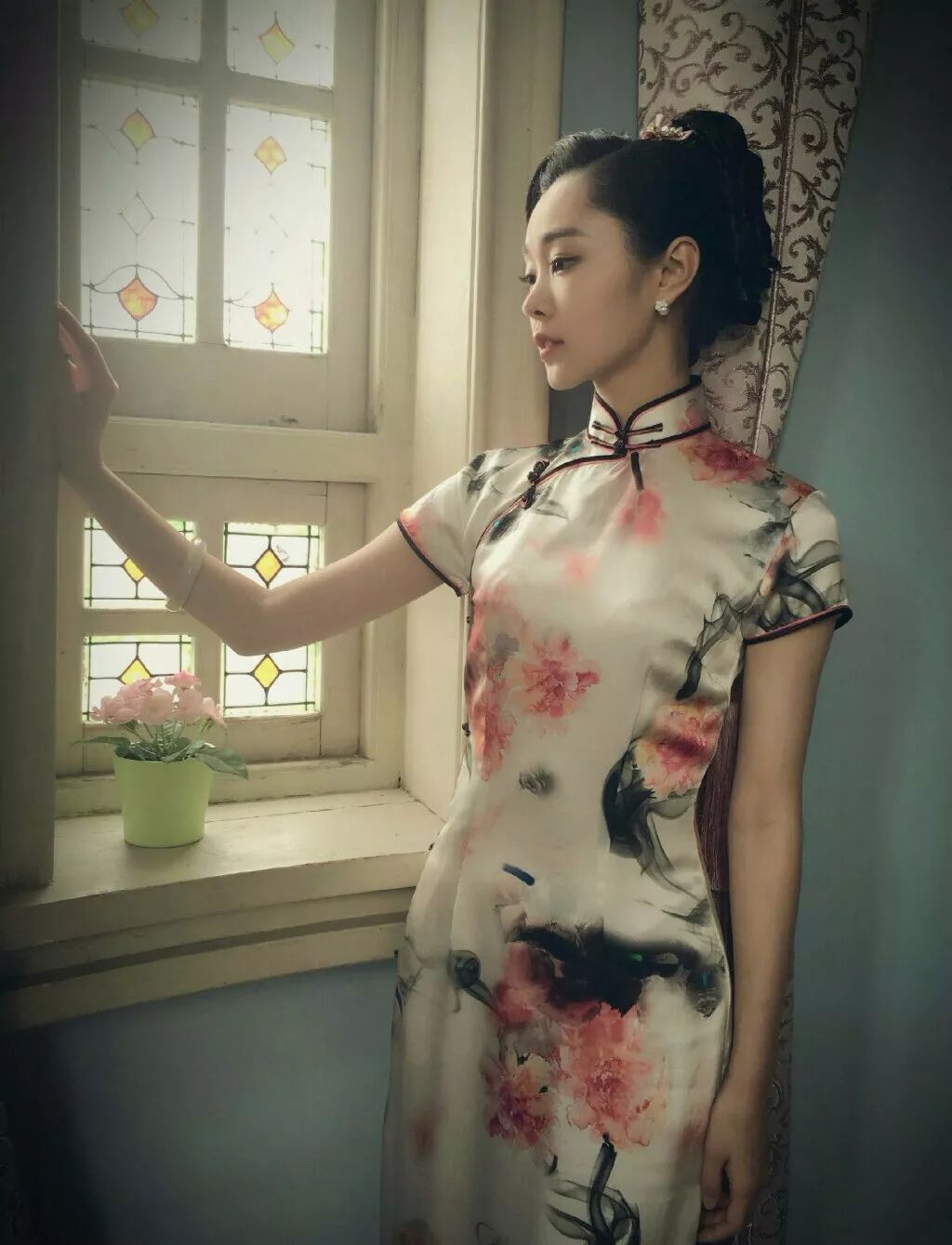 如果旧上海有特色,一定是旗袍女人!