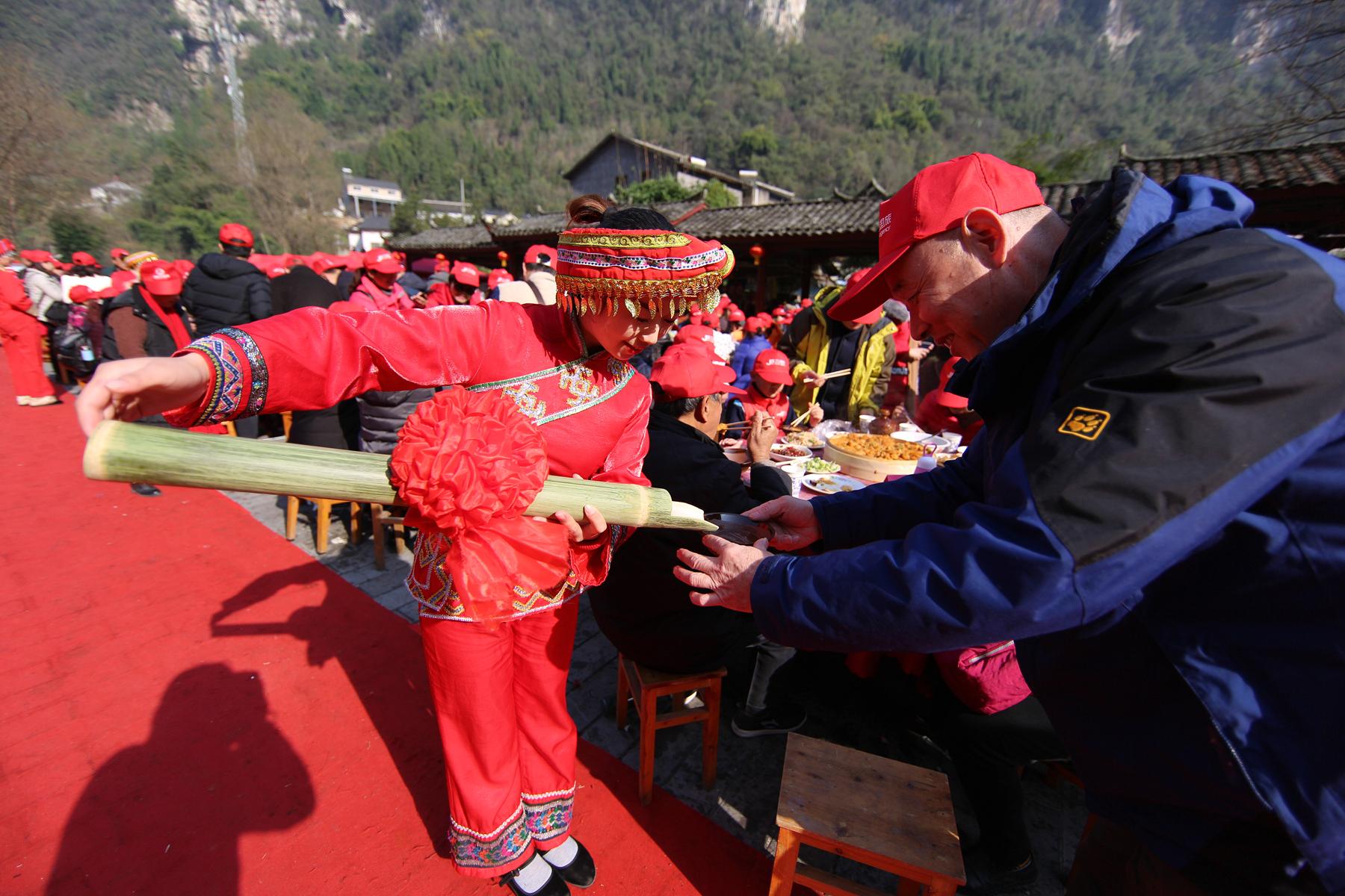 这一场赶年文化节让众多游客真正走进土家族,真正了解到土家民风民俗.