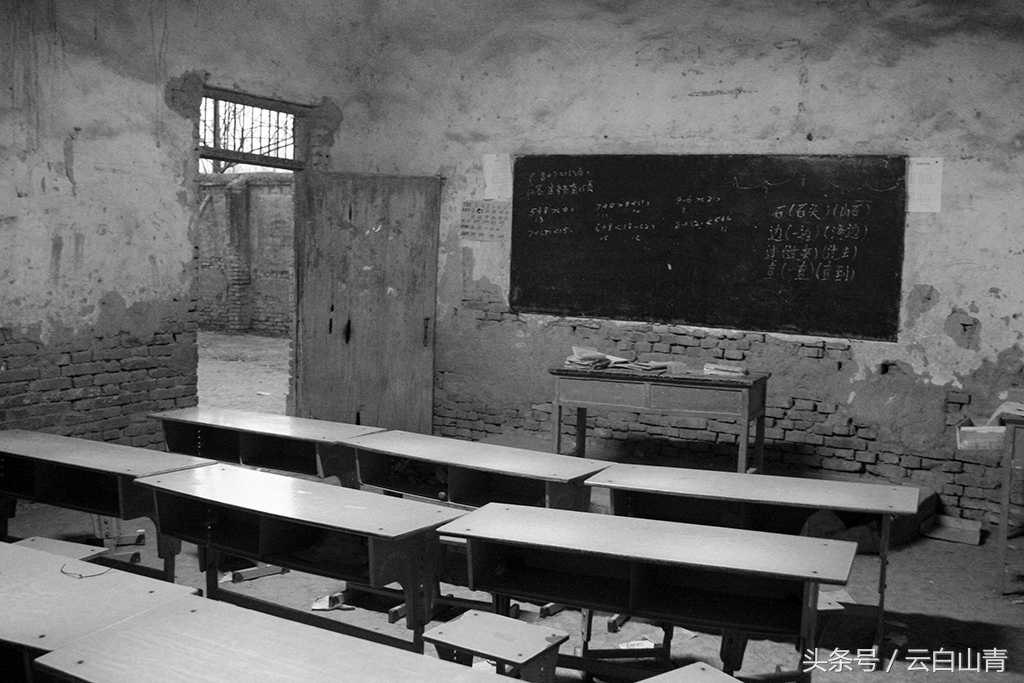 简陋的教室满满的回忆永不回头的岁月这是校长和老师的办公室