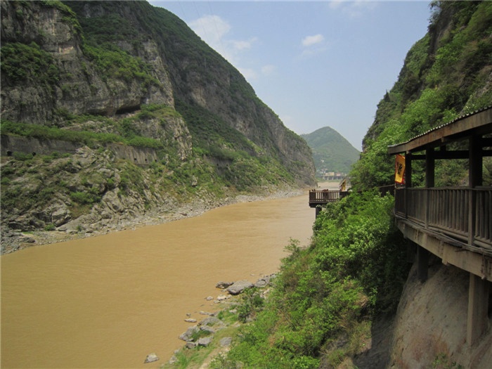 现在的明月峡,是国家级剑门蜀道风景旅游线的起点,集先秦古栈道,嘉陵