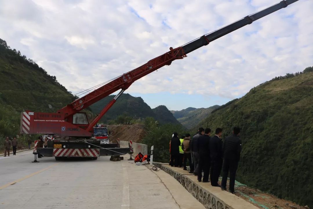 吊車現場作業