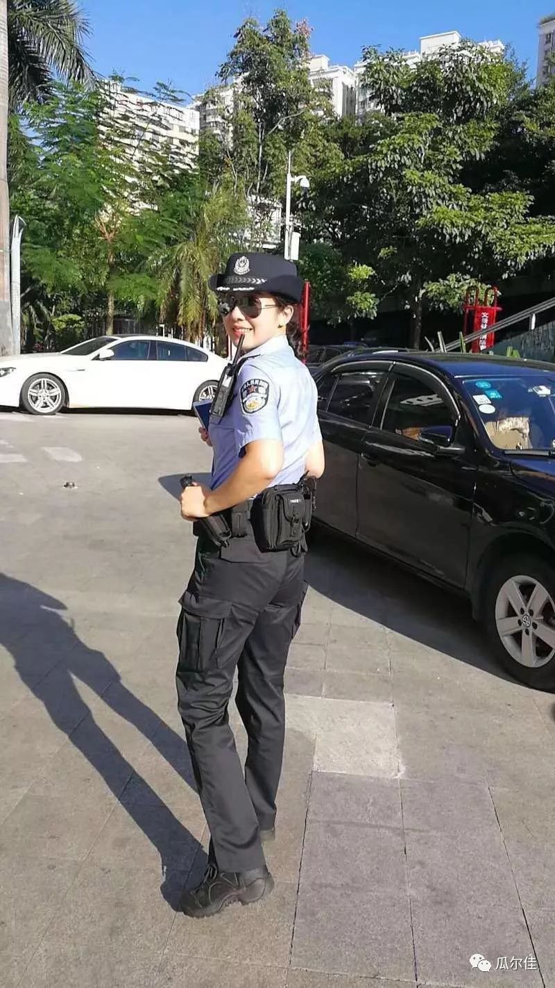 深圳警察试穿新警服图片