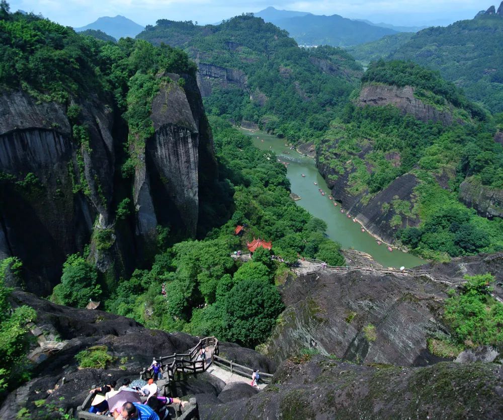 先后获评全国十大文明风景旅游区 全国三绿工程茶叶示范县 武夷