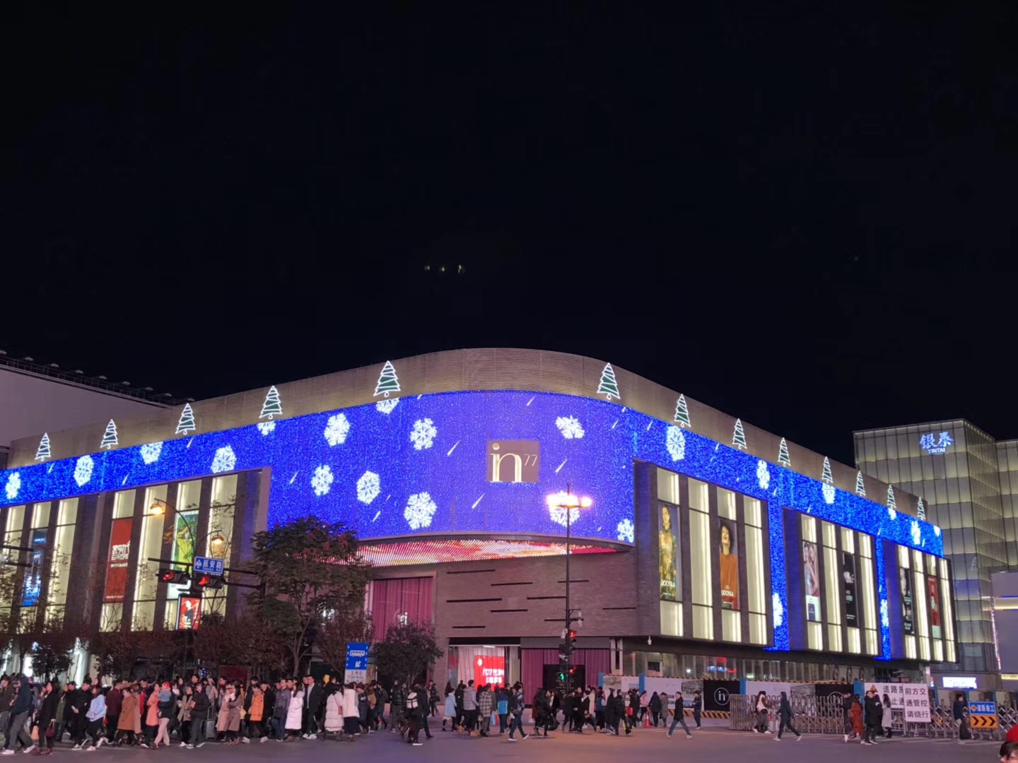 杭州银泰百货夜景图片