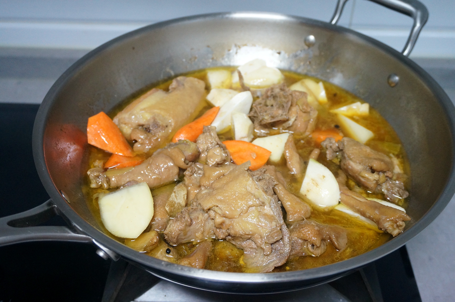 老母鸡这么炖才叫香,用小锅却有了大柴锅的味道,肉香油润汤浓!