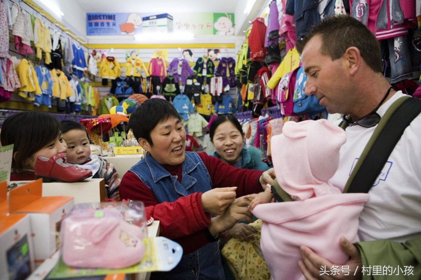 实拍:美国夫妻收养中国婴儿全过程,坚持教她汉语,过中国节日