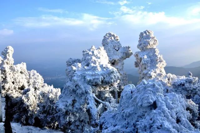 登五嶽獨秀衡山賞霧凇祝融峰共祈福觀日出