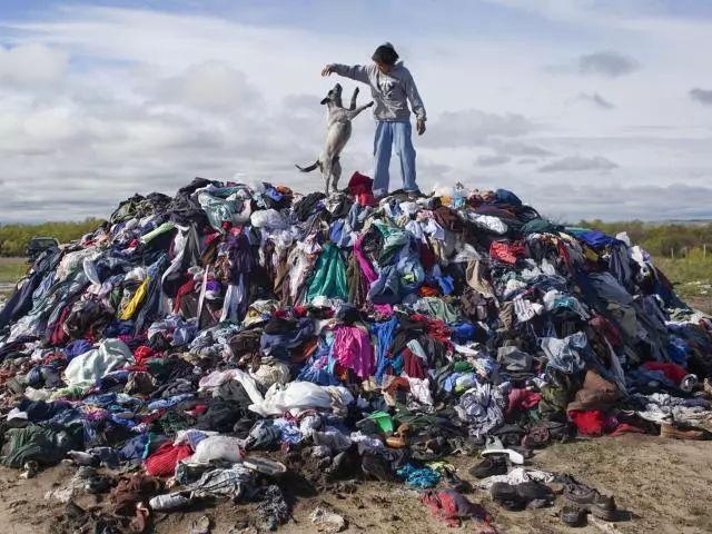 要知道,服裝紡織業是當前僅次於石油業的汙染最嚴重的產業.