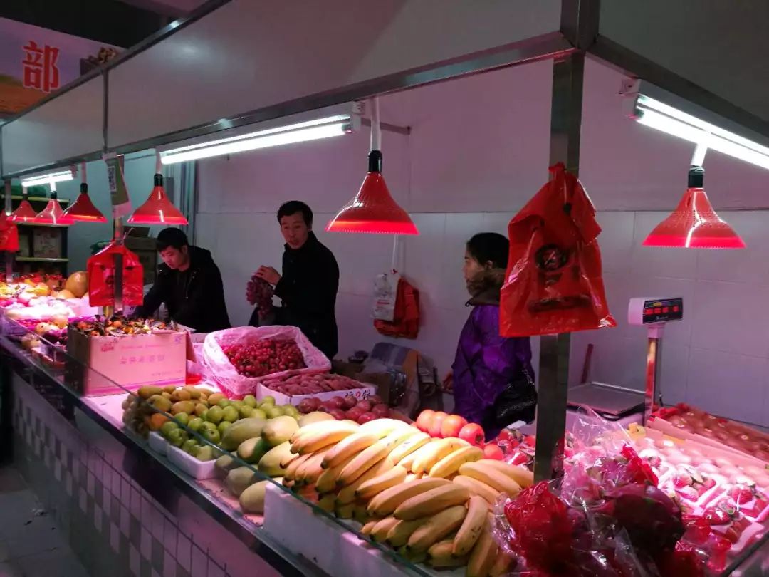 江悅灣肉菜市場今日試業市場內連鎖知名早餐店物美價廉的早點受歡迎