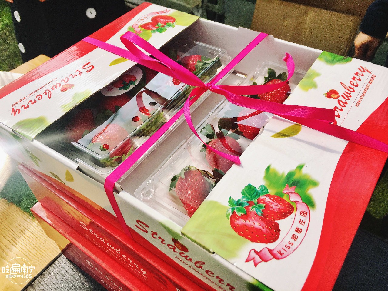 草莓装盒摆放方式图片