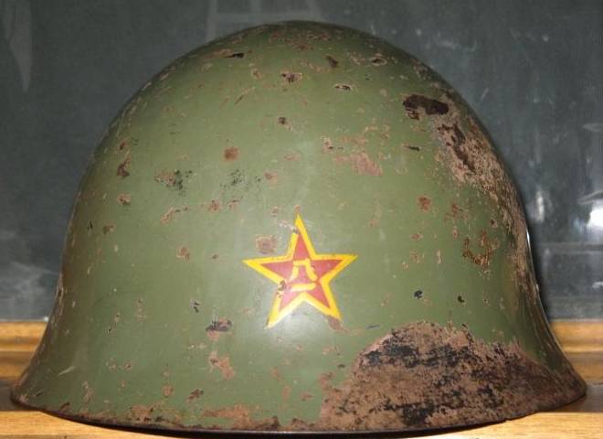 这个问题问的好,解放军装备的第一型制式钢盔是于1982年定型的gk80a型
