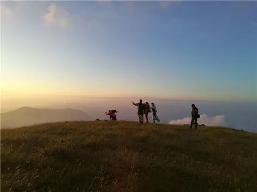 山水朝夕間沉澱了數百萬年的赤壁丹崖詩意繾綣