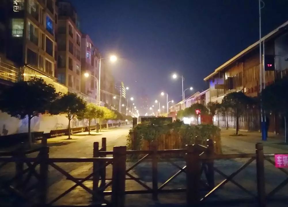 安顺小十字夜市图片