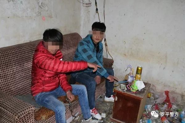 目前,犯罪嫌疑人陈某已被依法刑事拘留,4名吸毒人员被依法治安拘留