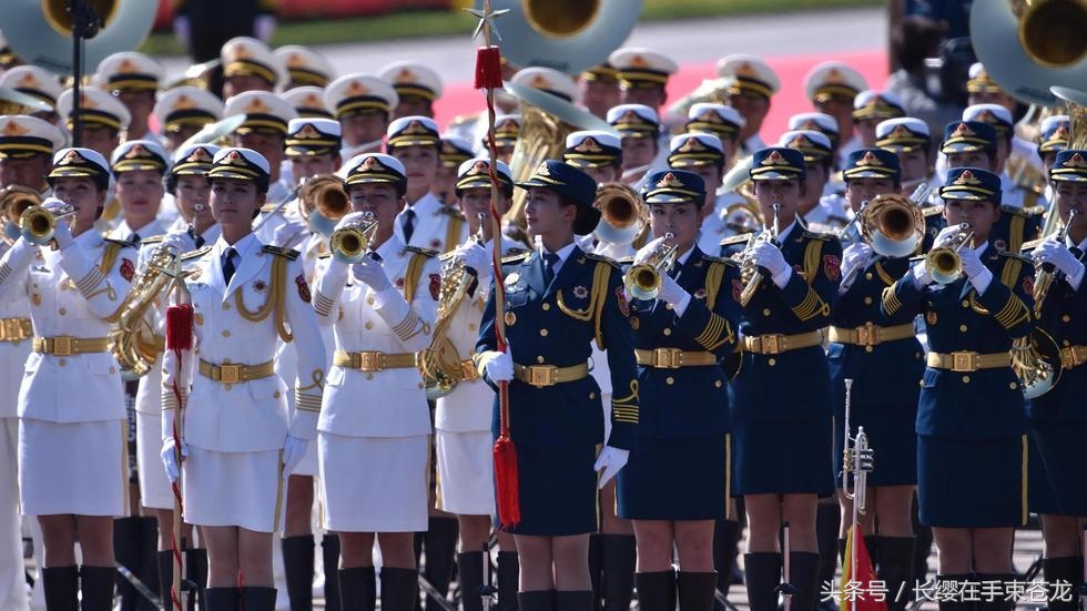 中國女軍人用自信,進取與奉獻,書寫著颯爽英姿的美麗