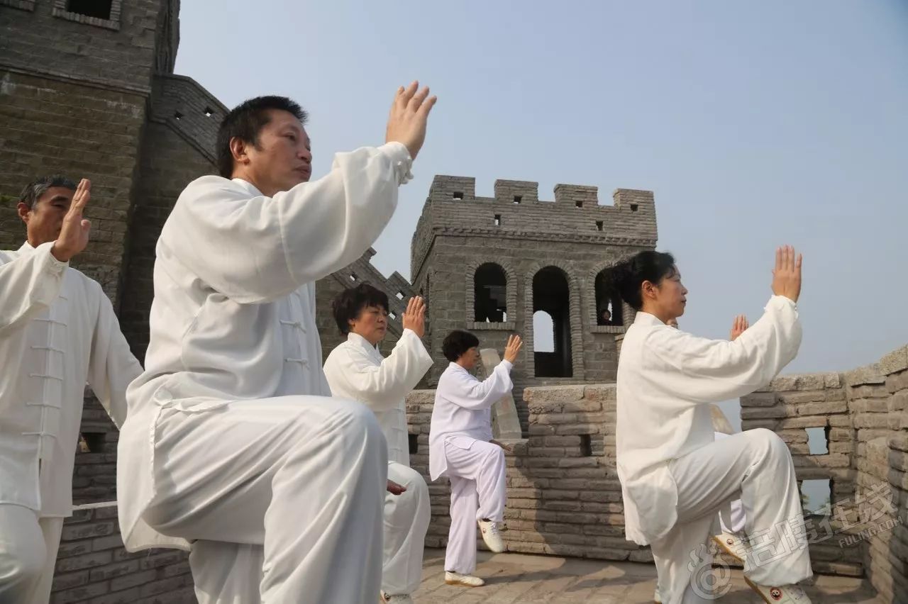 你见过吗?涪陵市民"迷你长城"上打太极拳