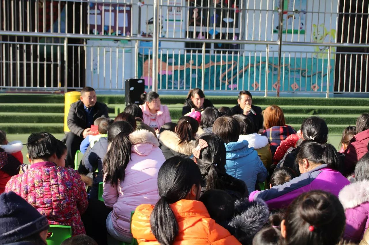 幼儿园家长会照片冬季图片