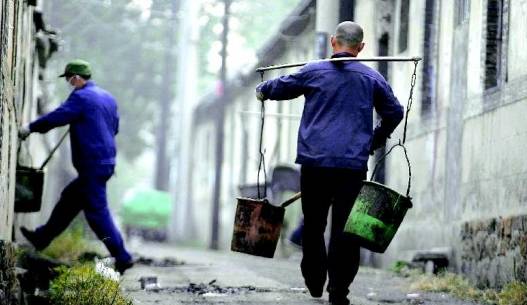 农村大叔穿雨靴图片