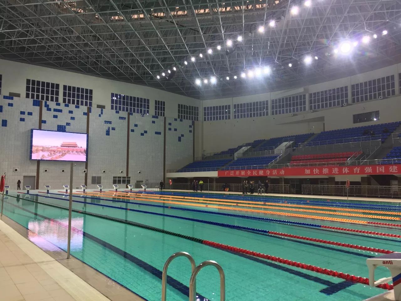 沌口体育中心游泳馆图片